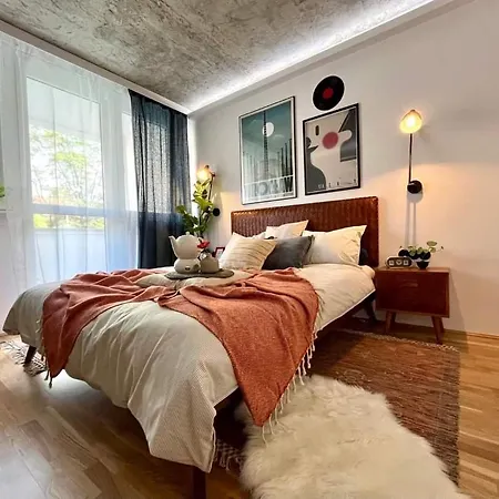 Modern Retro ~ 800m Main Square * Breslau