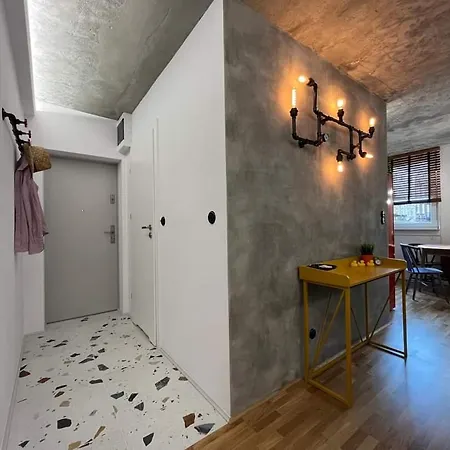 Modern Retro ~ 800m Main Square Apartment Breslau