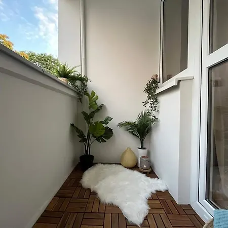 Modern Retro ~ 800m Main Square Apartment Breslau