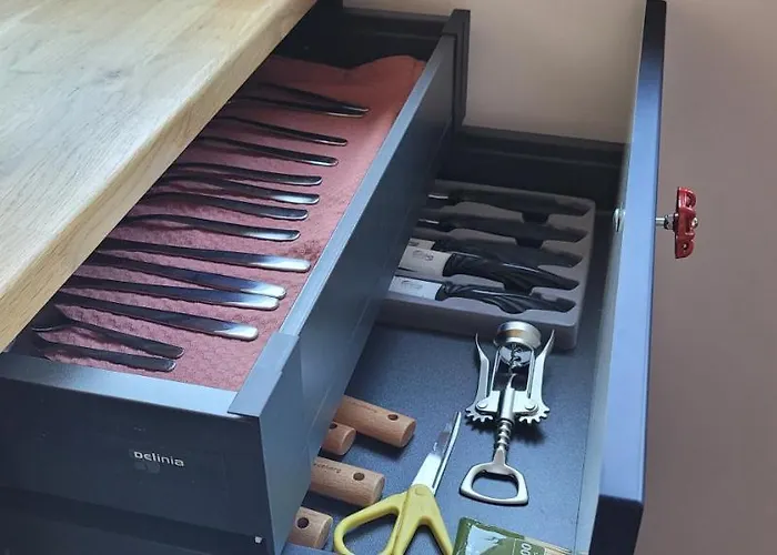 Modern Retro ~ 800m Main Square